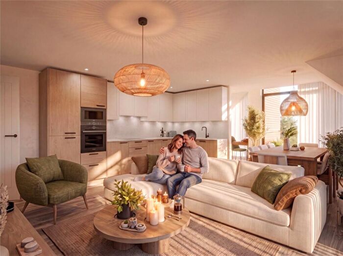 1 Bedroom Flat For Sale In Ashley Road, Walton-on-Thames, Surrey, KT12