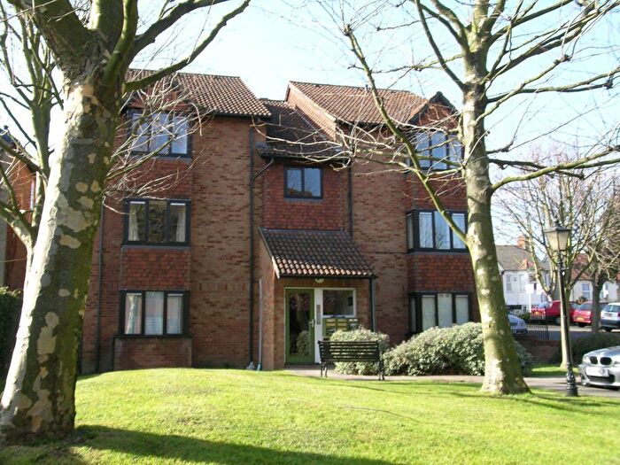 Studio To Rent In Stoke Road, Slough, SL2