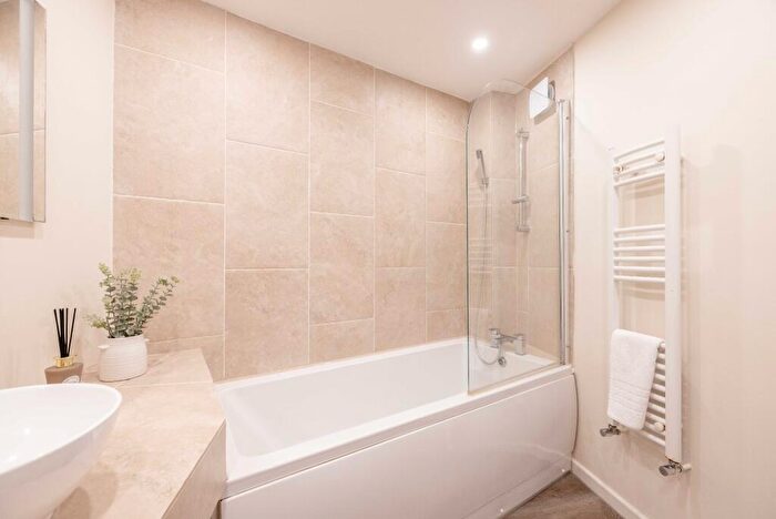2 Bedroom Apartment To Rent In Sheet Street, Windsor, Berkshire, SL4