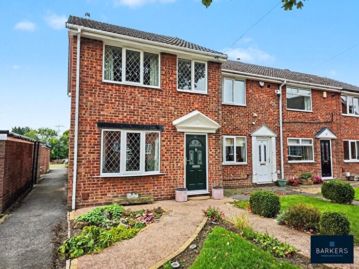 3 Bedroom Town House For Sale In Oakway, Birkenshaw, BD11