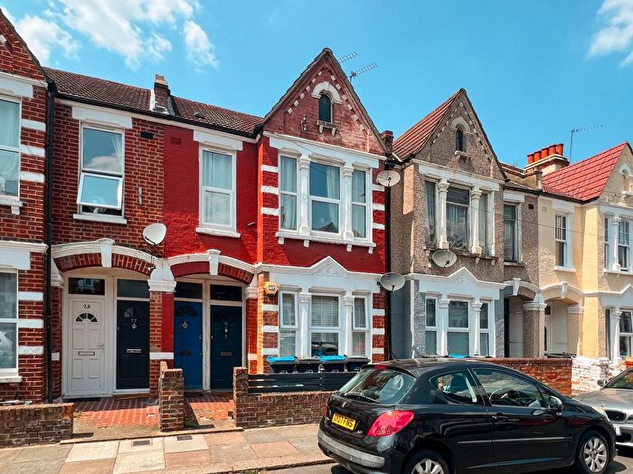 3 Bedroom Flat To Rent In Tynemouth Road, Mitcham, CR4