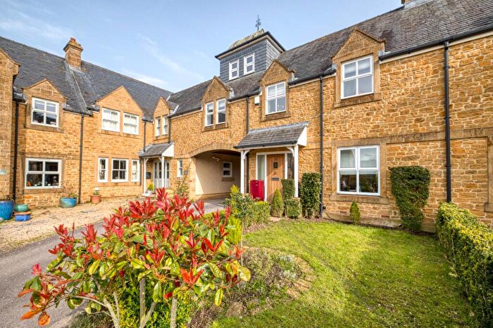 4 Bedroom Town House For Sale In Priorygate Court, Castle Cary, Somerset, BA7