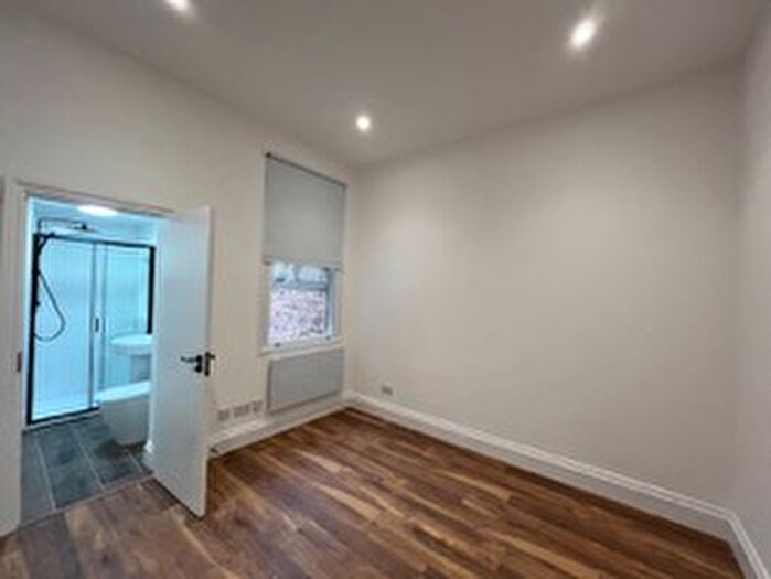 Studio To Rent In St. Julians Farm Road, London, London, SE27