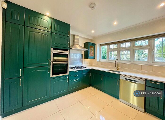 4 Bedroom Detached House To Rent In Hawthorne Road, Bromley, BR1