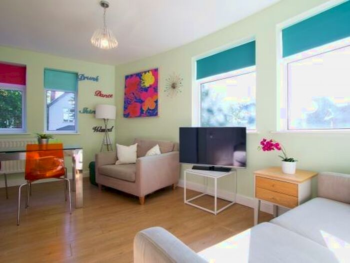 4 Bedroom Terraced House To Rent In Rolleston Drive, Nottingham, NG7