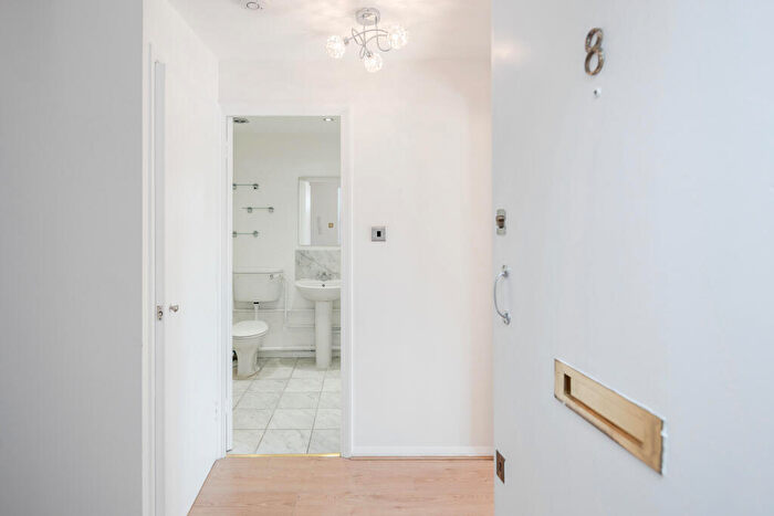 1 Bedroom Flat To Rent In John Maurice Close, Southwark, London, SE17