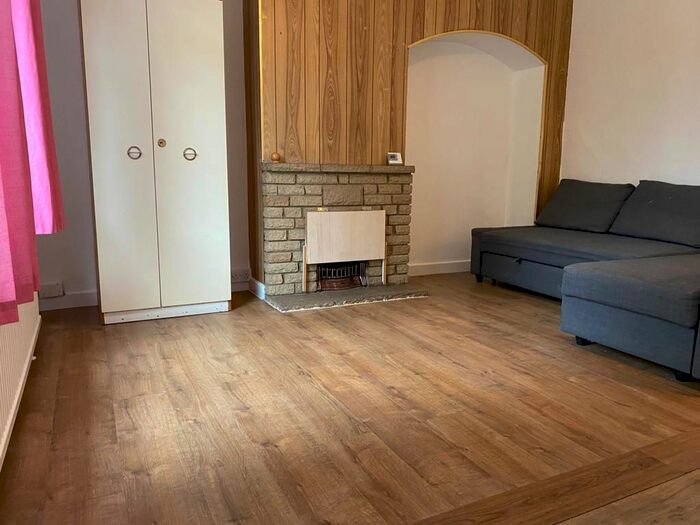 2 Bedroom End Of Terrace House To Rent In Hedgemans Road, Dagenham, RM9