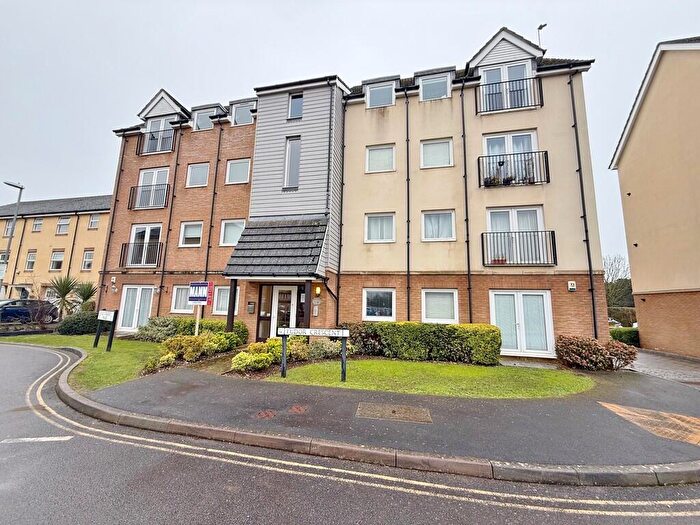 2 Bedroom Flat For Sale In Tudor Crescent, Cosham, PO6