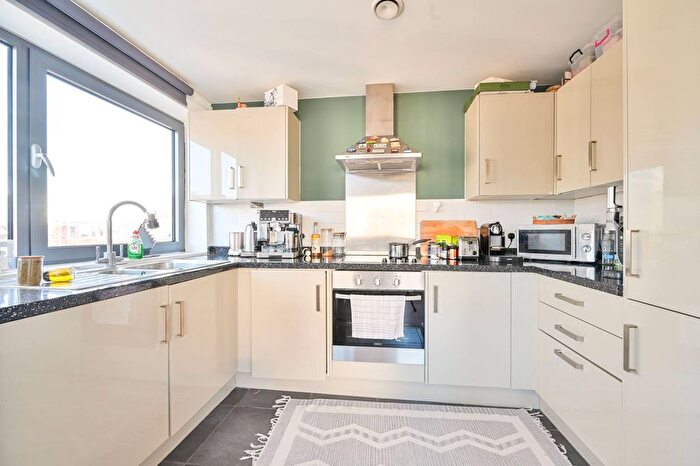 2 Bedroom Flat For Sale In Ewer Street, Southwark, London, SE1