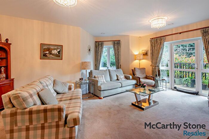 2 Bedroom Flat For Sale In St. Johns Road, Loughton, IG10