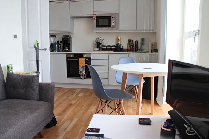 1 Bedroom Flat To Rent In New Zealand Avenue, Walton-On-Thames, KT12