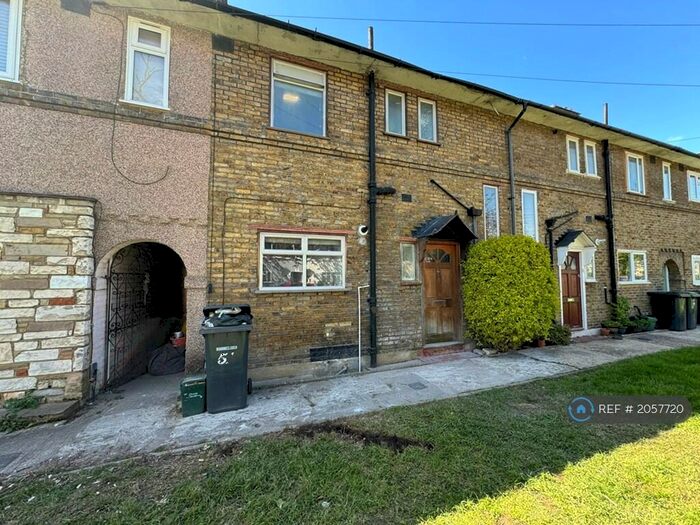 4 Bedroom Terraced House To Rent In De Quincey Road, London, N17