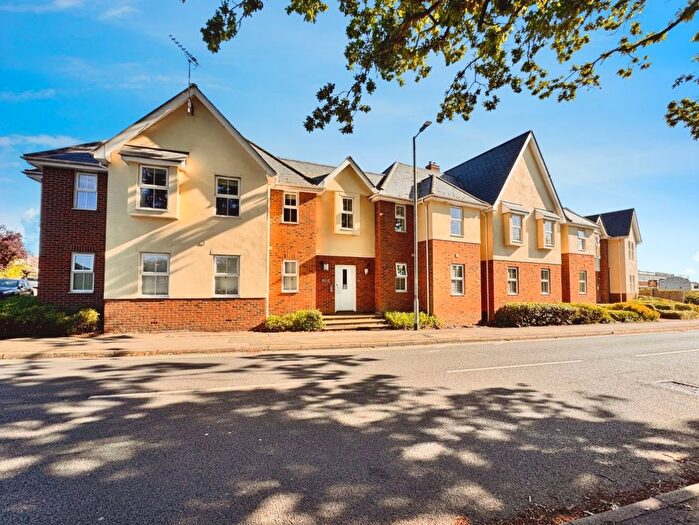 2 Bedroom Flat To Rent In Weir Gardens, Rayleigh, SS6