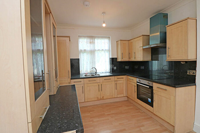 5 Bedroom Semi-Detached House To Rent In Hall Lane, Hendon, NW4