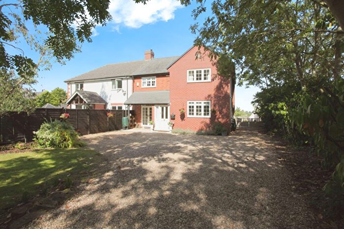 4 Bedroom Semi-detached House For Sale In Watling Street, Clifton Upon Dunsmore, Rugby, CV23