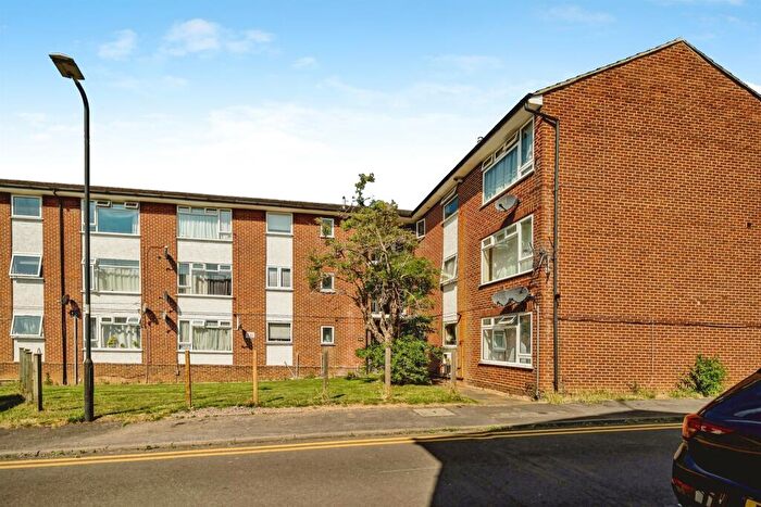 2 Bedroom Apartment For Sale In Sandringham Court, Slough, SL1