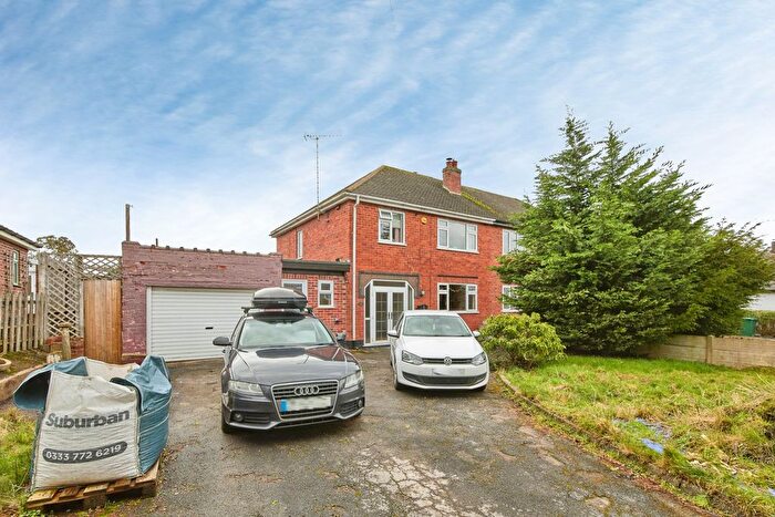 3 Bedroom Semi Detached House For Sale In Woodville Road, Swadlincote, DE11