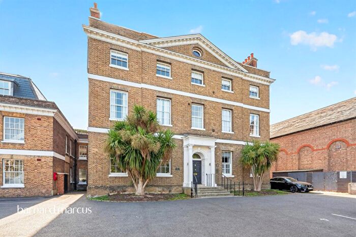 2 Bedroom Flat For Sale In Ashley Road, Epsom, KT18