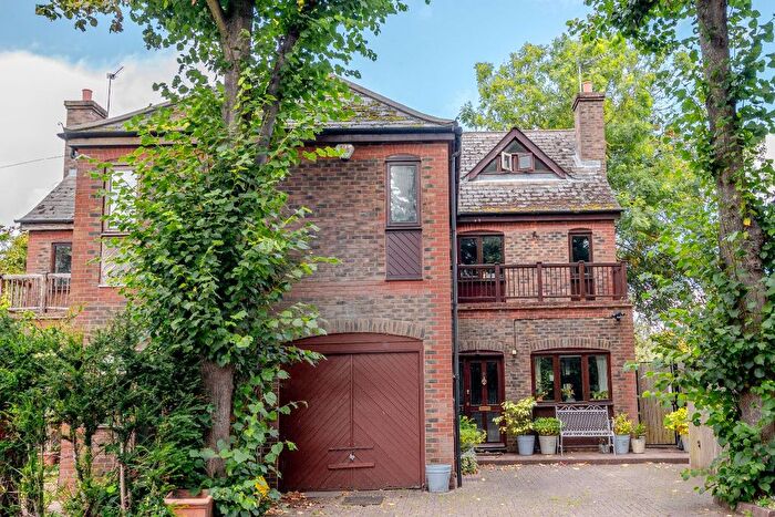 4 Bedroom Semi-Detached House For Sale In Queen Elizabeth Walk, Barnes, London, SW13