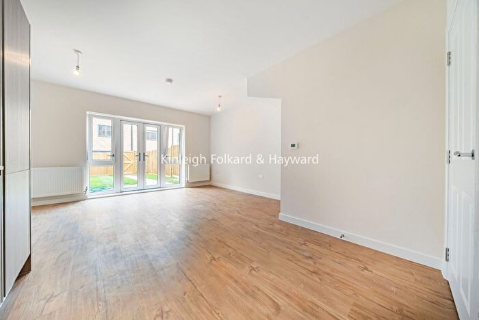 4 Bedroom Detached House To Rent In Springfield Place, Tooting, Wandsworth, SW17