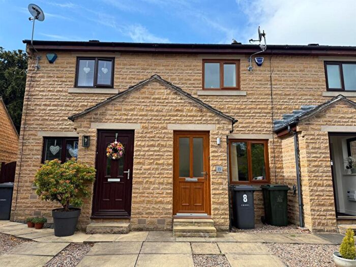 2 Bedroom Town House To Rent In The Shroggs, Steeton, Keighley, BD20