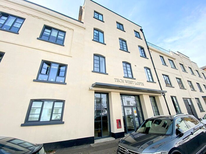 1 Bedroom Flat To Rent In Warple Way, Acton, W3