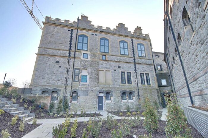 2 Bedroom Flat To Rent In Governors Walk, Portsmouth, PO3