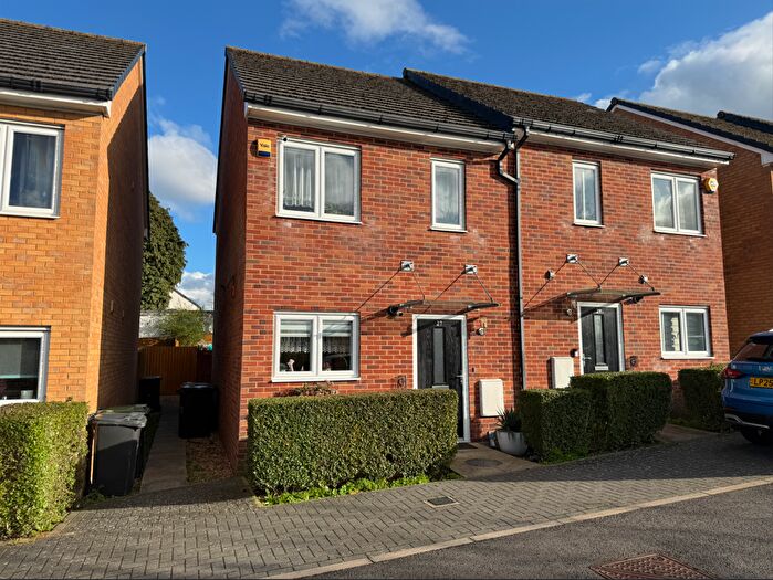 2 Bedroom Semi Detached House To Rent In Challney Gardens, Luton, Bedfordshire, LU4