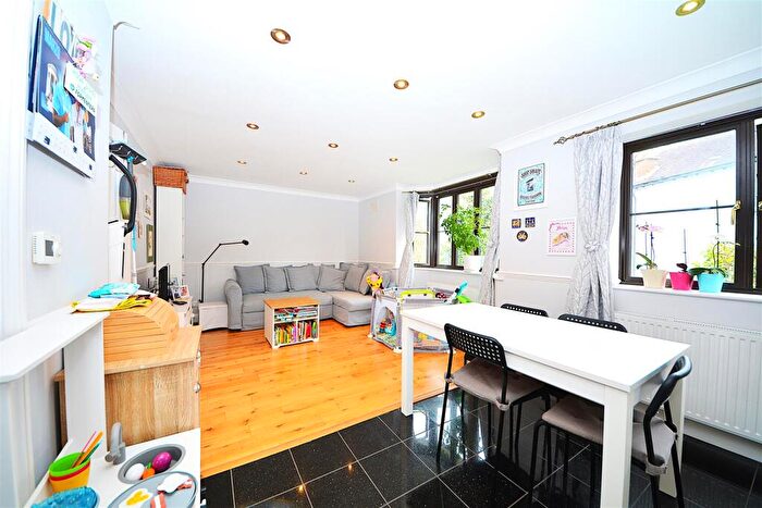 2 Bedroom Apartment To Rent In Lydford Road, Willesden Green, NW2