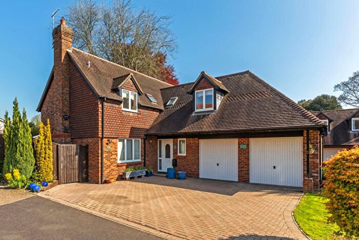 4 Bedroom Detached House For Sale In Holm Oak Close, Littleton, SO22