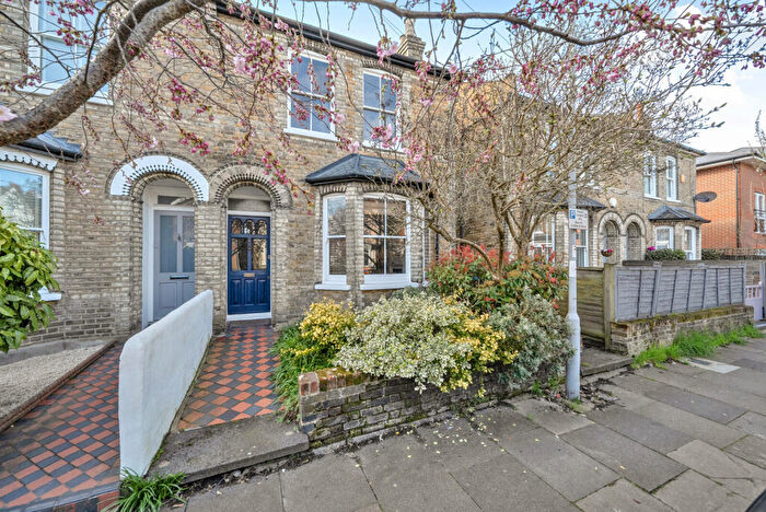 4 Bedroom Semi Detached House For Sale In Chatham Road, Kingston Upon Thames, KT1