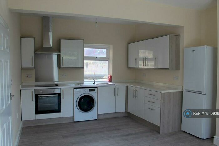 1 Bedroom Flat To Rent In Wellfield Place, Leeds, LS6