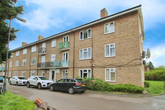 3 Bedroom Flat To Rent In Grove Avenue, Pinner, HA5