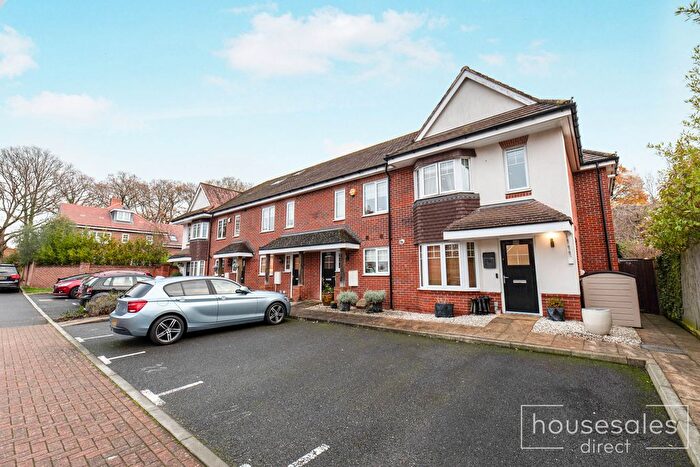 3 Bedroom End Of Terrace House For Sale In Soprano Way, Esher, KT10
