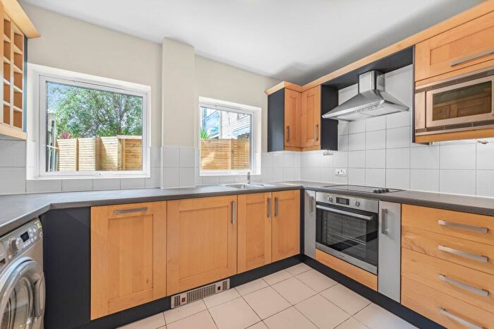 1 Bedroom Flat For Sale In Arcadia Court, Lowther Road, N7