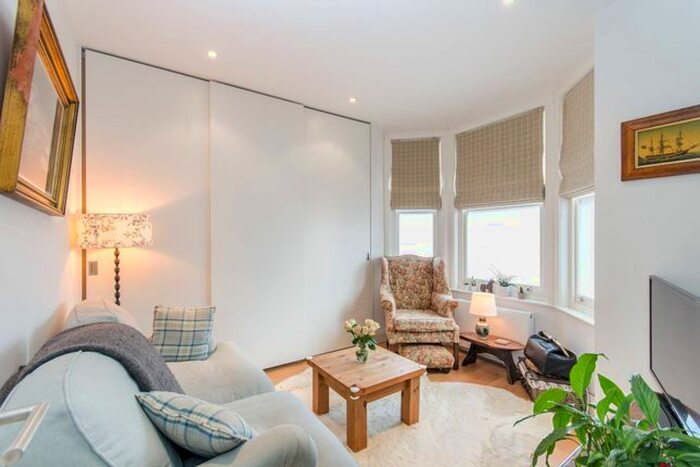 2 Bedroom Flat To Rent In Langton Road, Cricklewood, London, NW2