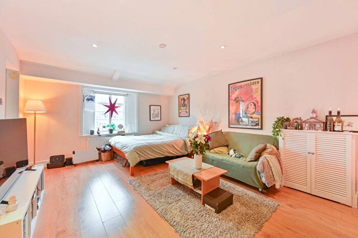 Studio To Rent In Westbourne Terrace, Bayswater, London, W2