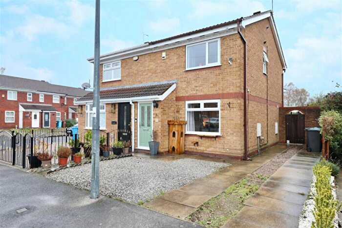 3 Bedroom Semi-Detached House For Sale In Baroness Close, Hull, HU6