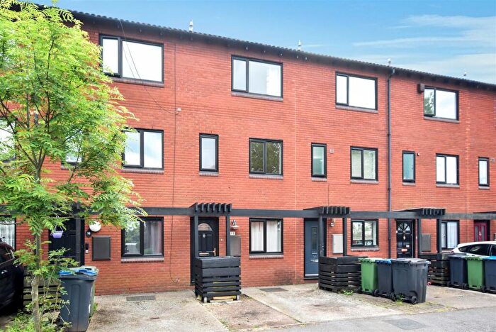 4 Bedroom Terraced House For Sale In Tithe Barn Close, Kingston Upon Thames, KT2