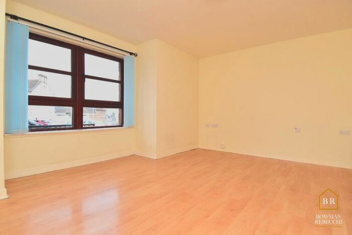 2 Bedroom Flat To Rent In Wellpark Court, Inverclyde, Greenock, PA15