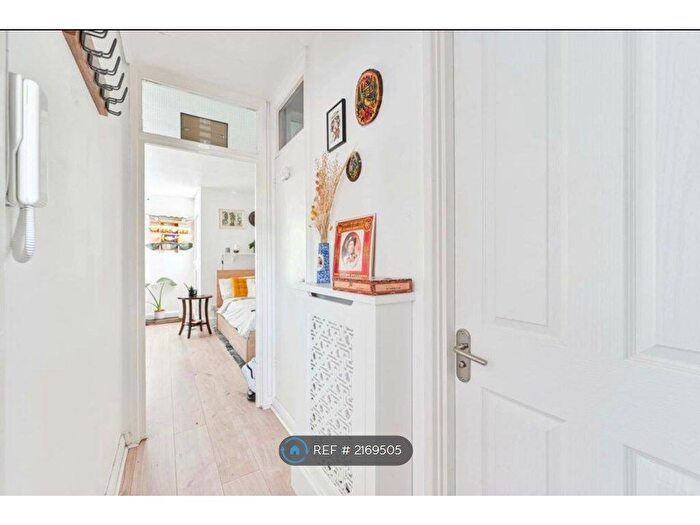 1 Bedroom Flat To Rent In Fern Court, London, SE14