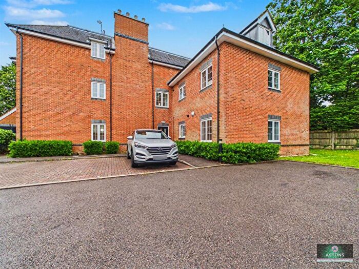 2 Bedroom Flat For Sale In Barn Close, Crawley, RH10