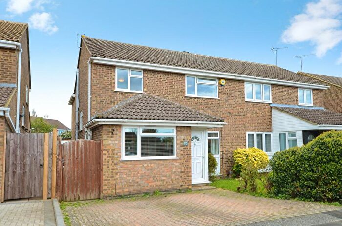 4 Bedroom Semi-Detached House For Sale In Chesterton Avenue, Harpenden, AL5