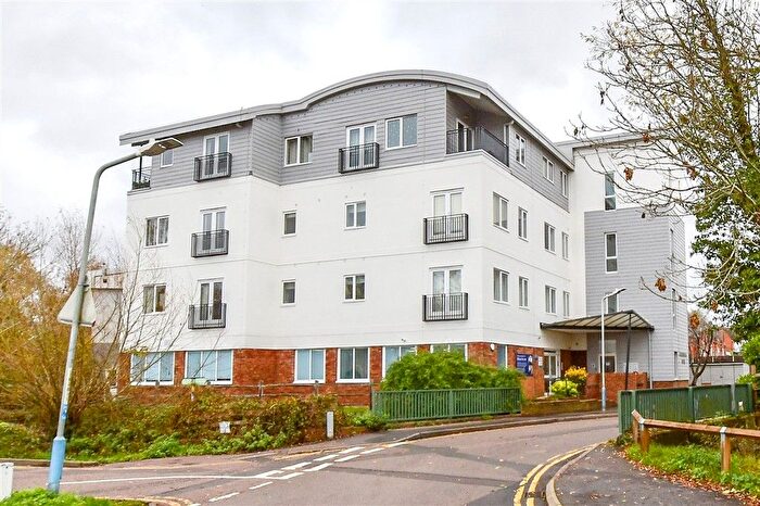 2 Bedroom Flat For Sale In The Slade, Tonbridge, Kent, TN9