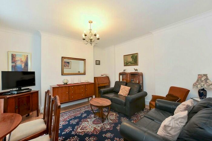 2 Bedroom Apartment To Rent In Westgate Terrace, Chelsea, SW10