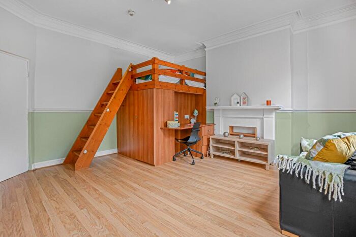 1 Bedroom House To Rent In Hyde Park Road, Leeds, LS6