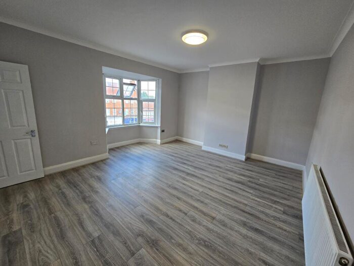 2 Bedroom Flat To Rent In Parade Mansions, Watford Way, Hendon, Barnet, London, NW4