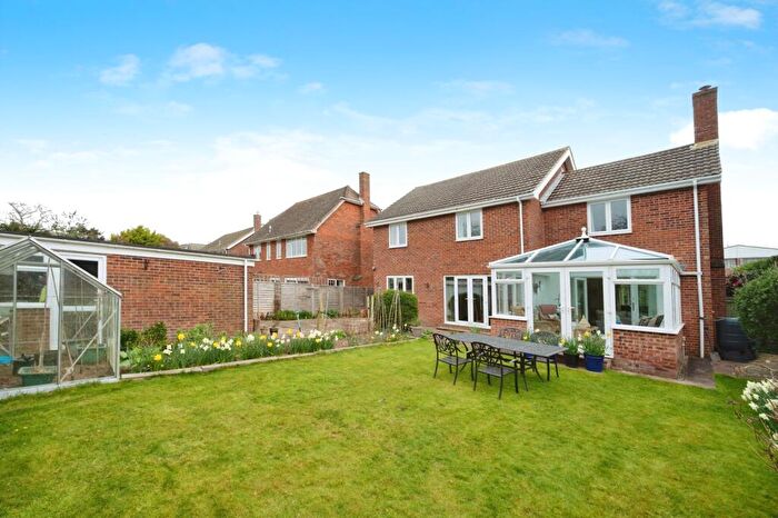 4 Bedroom Detached House For Sale In Beach Road, Hayling Island, Hampshire, PO11