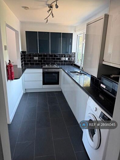 2 Bedroom Flat To Rent In Romford Road, Chigwell, IG7