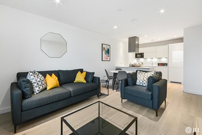 2 Bedroom Apartment To Rent In City North Place Finsbury Park, N4